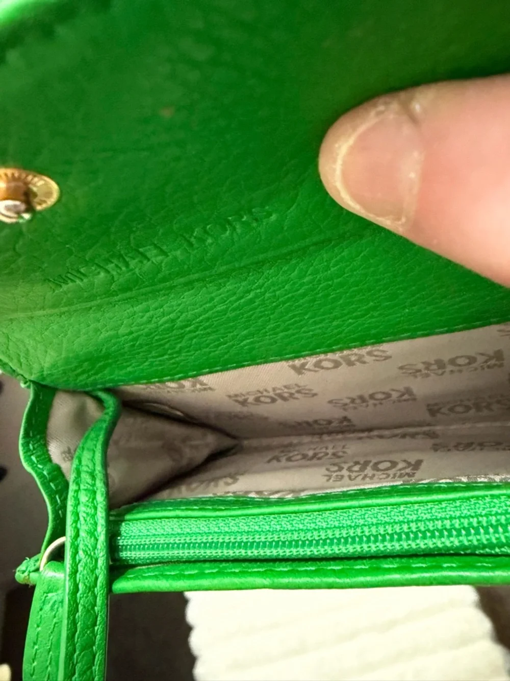 Michael Kors Emerald Green Leather Wallet with ID Card Holder and Key Ring - Picture 3 of 9